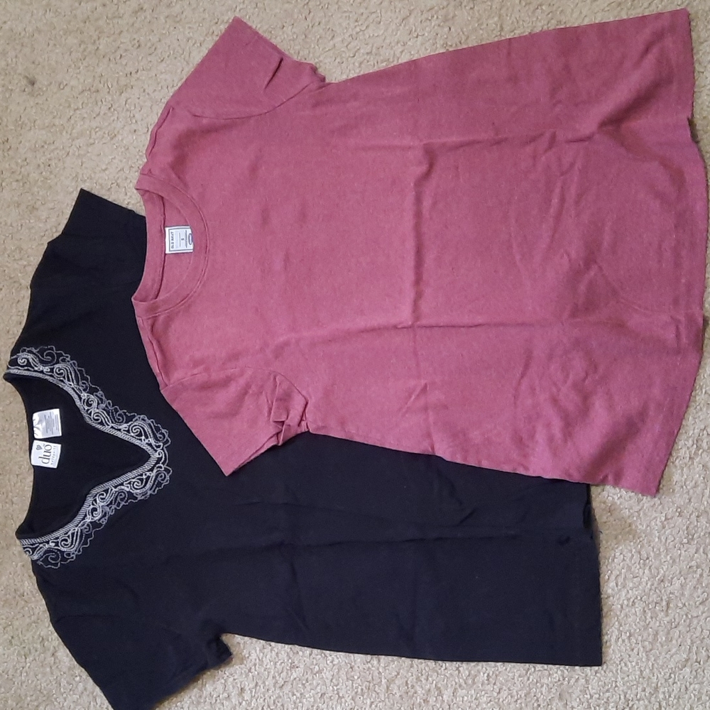 2 knit maternity tees